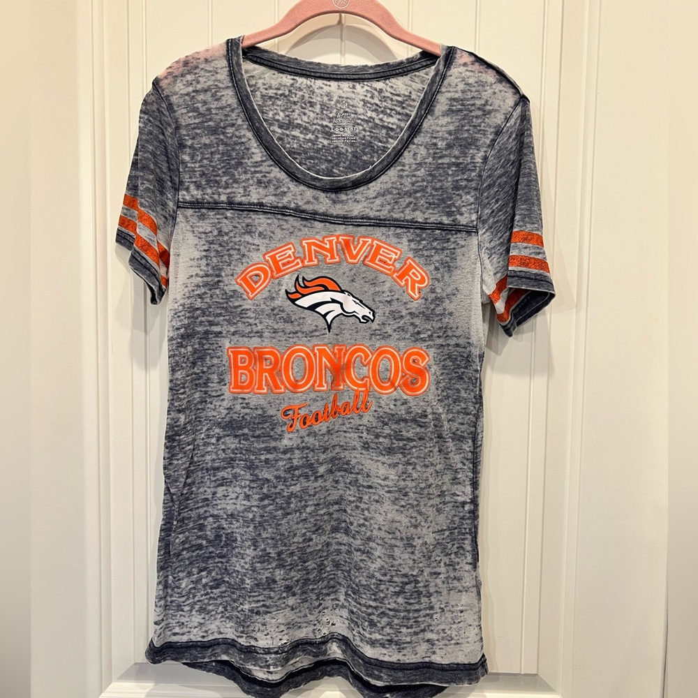 Distressed Burnout Thrashed Denver Bronco Football Tee NFL Teen Apparel 11/13 L